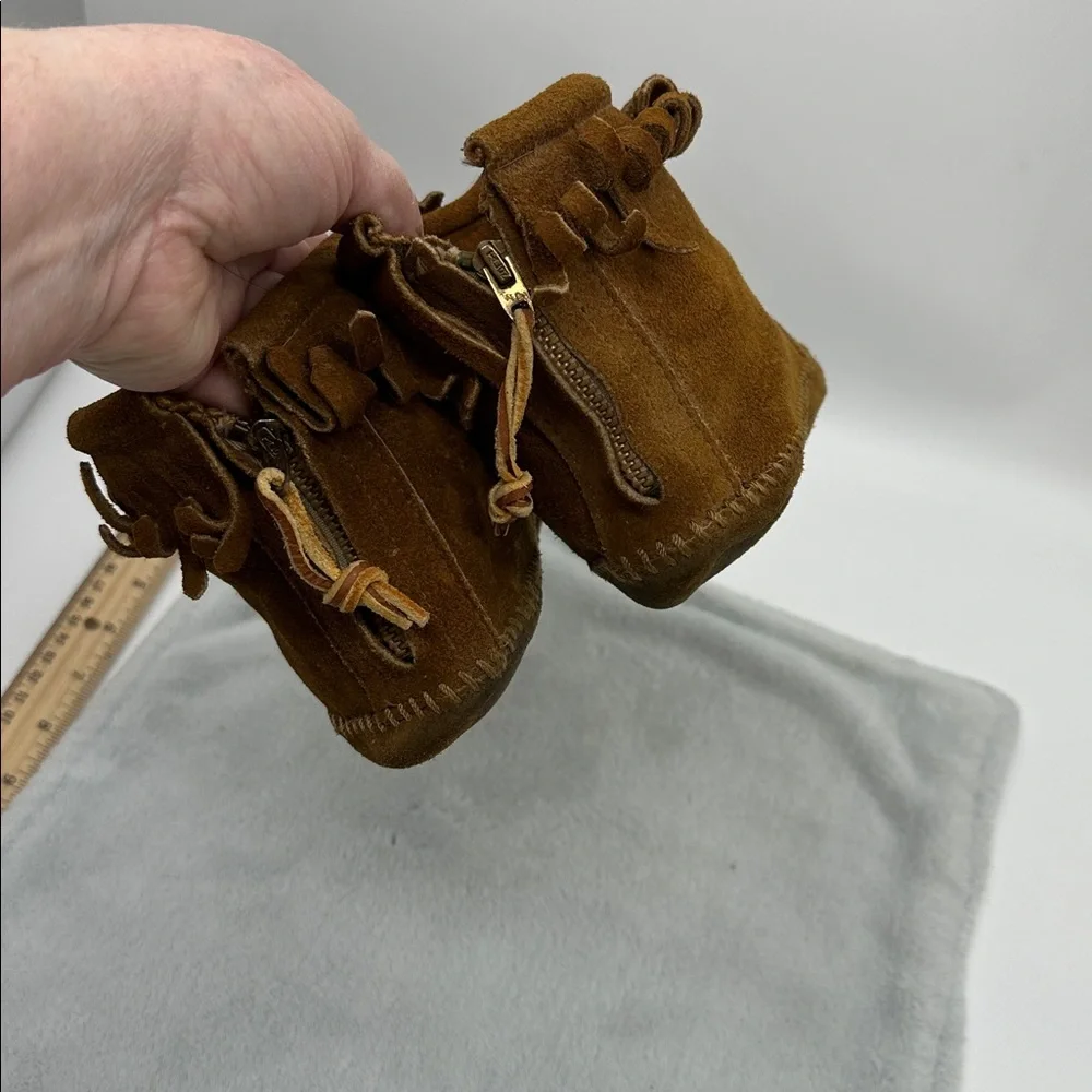 Vintage Moccasin Soft Bottom Ankle Suede Bootie’s With Fringe & Back Zip Closure - Picture 5 of 7